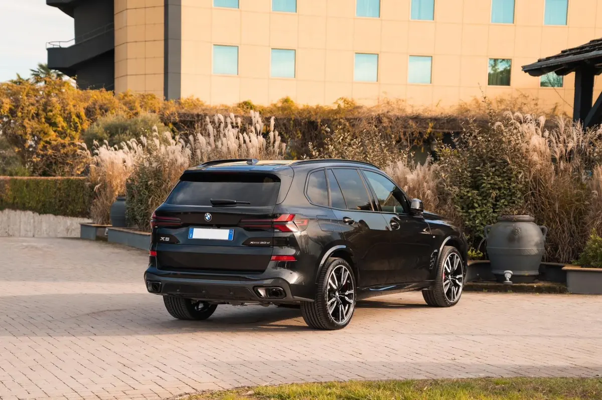 BMW X5 M-pack 30d 2025, vista frontal — Marbella Super Car Rental, Marbella