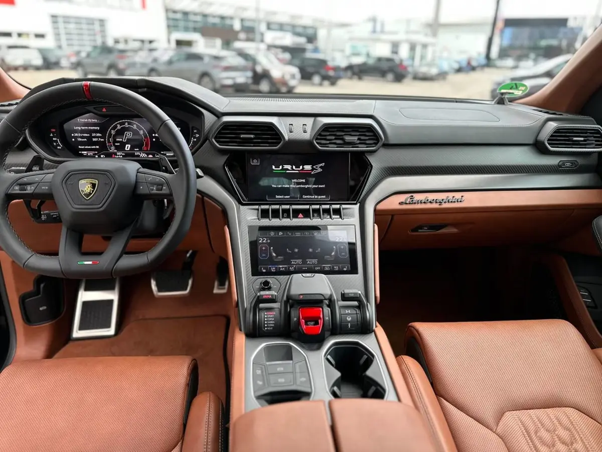 Lamborghini Urus S 2023, vista trasera — Marbella Super Car Rental, Marbella