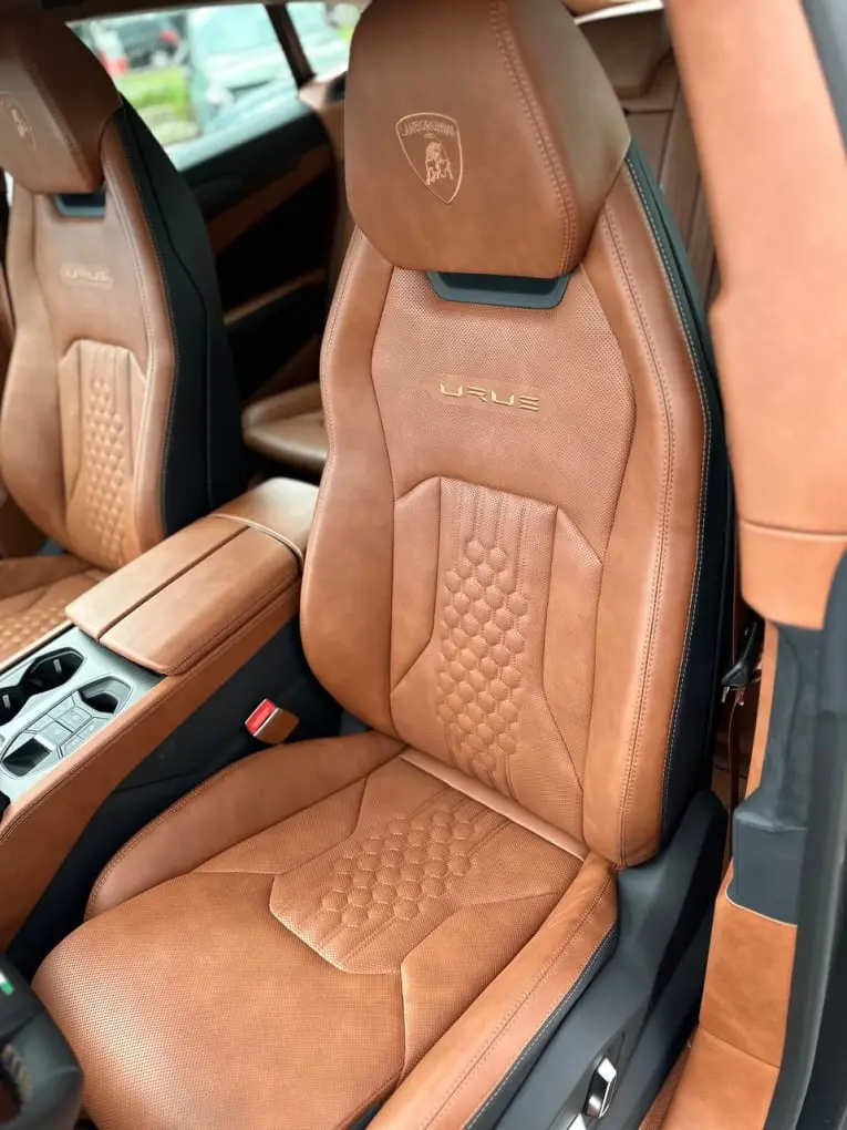 Lamborghini Urus S 2023, salpicadero — Marbella Super Car Rental, Marbella